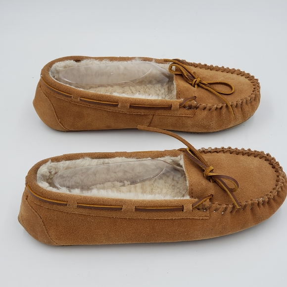 Minnetonka Women's Britt Trapper Slipper - Picture 9 of 15